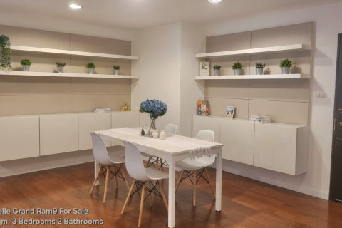 Condo in Huai Khwang, Bangkok, Thailand, 3 bedrooms № 155083 - photo 1