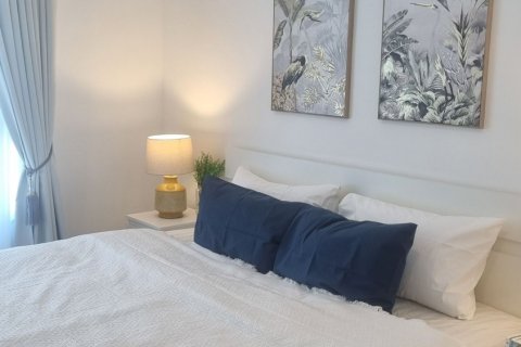 Condo in Huai Khwang, Bangkok, Thailand, 3 bedrooms № 155083 - photo 9