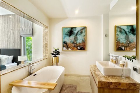 Villa in Phuket, Thailand 3 bedrooms № 154988 - photo 20