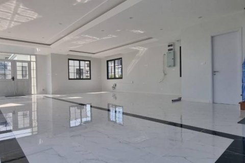 Villa in Pattaya, Thailand 6 bedrooms № 117234 - photo 4