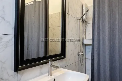 Casa de 5 dormitorios en Pattaya, Tailandia № 213046 - foto 8
