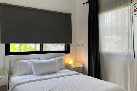 Casa de 5 dormitorios en Pattaya, Tailandia № 213046 - foto 2
