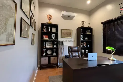 Casa de 5 dormitorios en Pattaya, Tailandia № 213046 - foto 19
