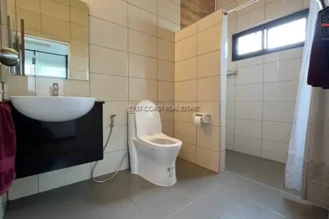 Casa de 5 dormitorios en Pattaya, Tailandia № 213046 - foto 6