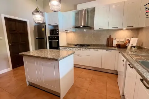 Casa de 5 dormitorios en Pattaya, Tailandia № 213046 - foto 18