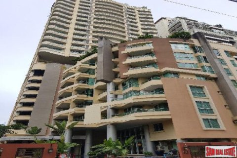 Apartment in Bangkok, Thailand 2 bedrooms № 193069