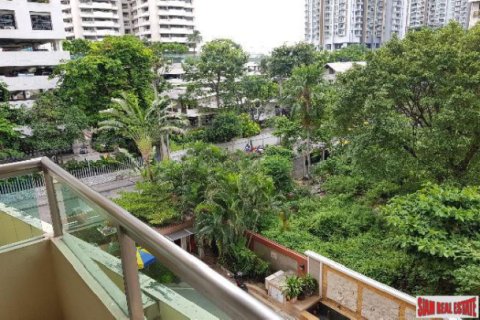 Apartment in Bangkok, Thailand 2 bedrooms № 193069 - photo 2