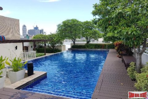 Apartment in Bangkok, Thailand 3 bedrooms № 193073
