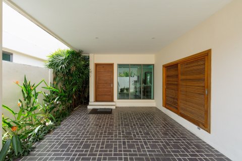 Villa in Phuket, Thailand 3 bedrooms № 151620 - photo 24
