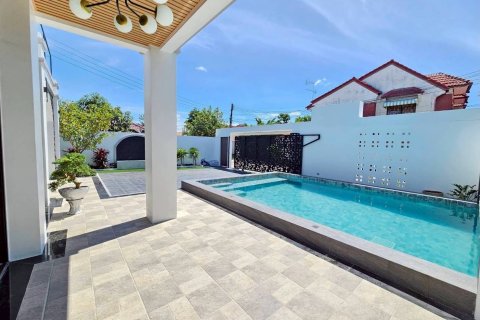 Villa in Pattaya, Thailand 4 bedrooms № 209169 - photo 3