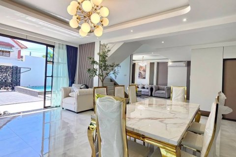 Villa in Pattaya, Thailand 4 bedrooms № 209169 - photo 14