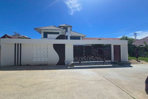 Villa in Pattaya, Thailand 4 bedrooms № 209169 - photo 8