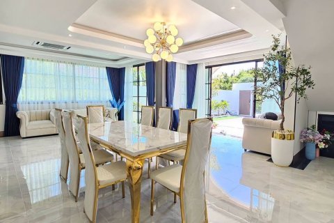 Villa in Pattaya, Thailand 4 bedrooms № 209169 - photo 9