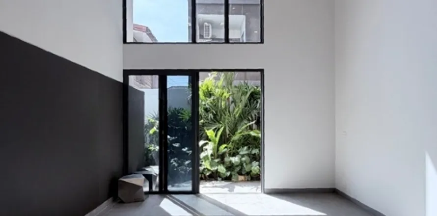 Reihenhaus in Lat Phrao, Bangkok, Thailand 3 Schlafzimmer № 215497