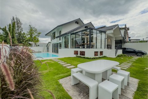 House in Chiang Mai, Thailand 4 bedrooms № 162764 - photo 1