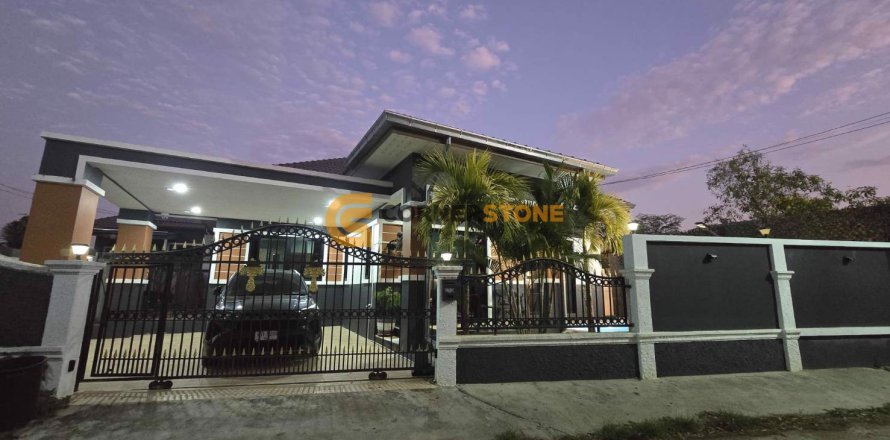 Studio in Bang Lamung, Thailand № 161085