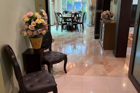 Villa in Bangkok, Thailand 4 bedrooms № 133817 - photo 21