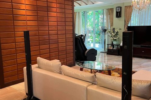 Villa in Bangkok, Thailand 4 bedrooms № 133817 - photo 19