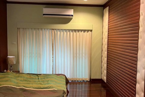 Villa in Bangkok, Thailand 4 bedrooms № 133817 - photo 17