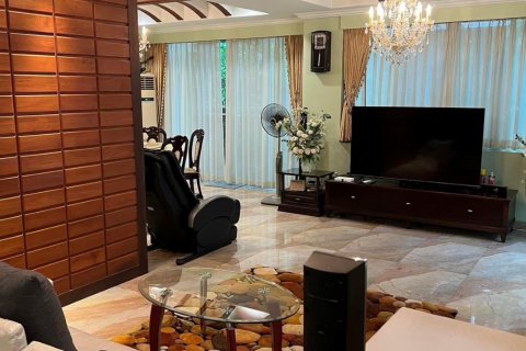 Villa in Bangkok, Thailand 4 bedrooms № 133817 - photo 1