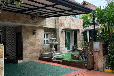 Villa in Bangkok, Thailand 4 bedrooms № 133817 - photo 25