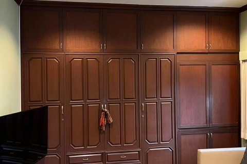 Villa in Bangkok, Thailand 4 bedrooms № 133817 - photo 12