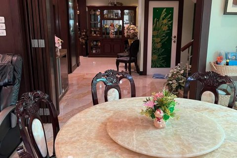 Villa in Bangkok, Thailand 4 bedrooms № 133817 - photo 4