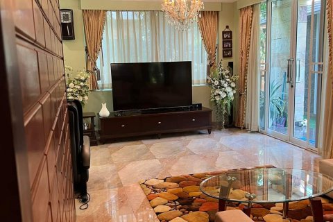 Villa in Bangkok, Thailand 4 bedrooms № 133817 - photo 3