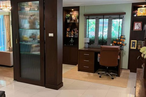 Villa in Bangkok, Thailand 4 bedrooms № 133817 - photo 20