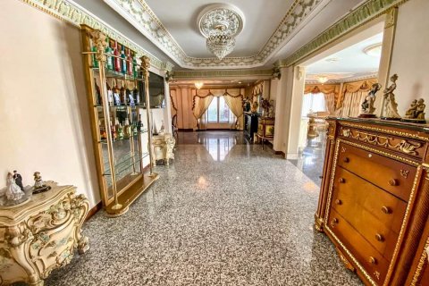 Вилла в Кханнаяу, Бангкок, Таиланд с 4 спальнями  № 133814 - фото 2