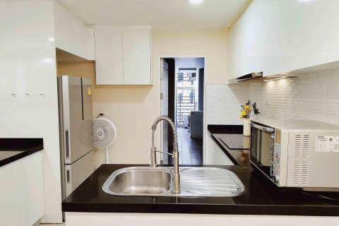 Condo in Khlong Toei, Bangkok, Thailand, 2 bedrooms  № 133820 - photo 5