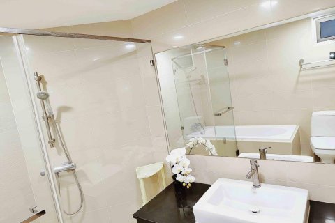 Condo in Khlong Toei, Bangkok, Thailand, 2 bedrooms  № 133820 - photo 10