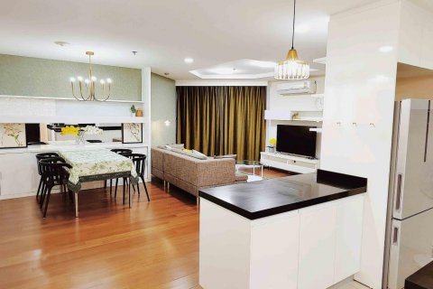 Condo in Khlong Toei, Bangkok, Thailand, 2 bedrooms  № 133820 - photo 1