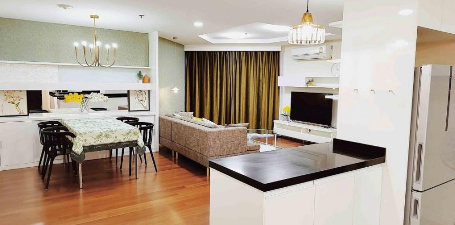 Condo in Khlong Toei, Bangkok, Thailand, 2 bedrooms  № 133820