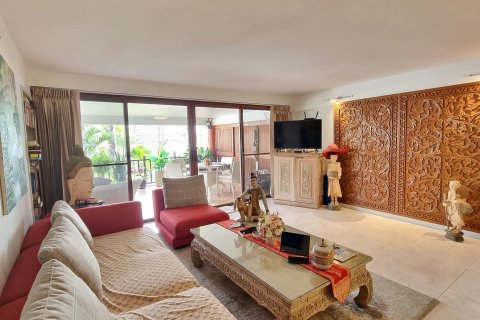 Condo in Kathu, Thailand, 2 bedrooms  № 168861 - photo 2