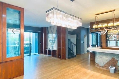 House in Saphan Sung, Bangkok, Thailand 4 bedrooms № 168863 - photo 5