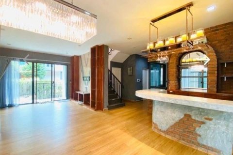 House in Saphan Sung, Bangkok, Thailand 4 bedrooms № 168863 - photo 2