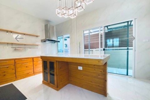 House in Saphan Sung, Bangkok, Thailand 4 bedrooms № 168863 - photo 18
