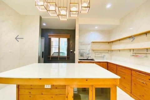 House in Saphan Sung, Bangkok, Thailand 4 bedrooms № 168863 - photo 20