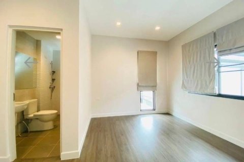 House in Saphan Sung, Bangkok, Thailand 4 bedrooms № 168863 - photo 26
