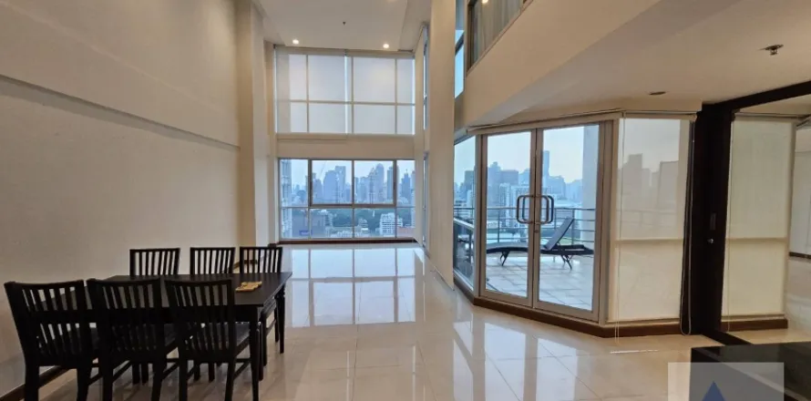 Duplex in Pathum Wan, Bangkok, Thailand 2 Schlafzimmer № 216186