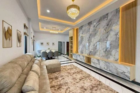 House in Pattaya, Thailand 3 bedrooms № 152635 - photo 16