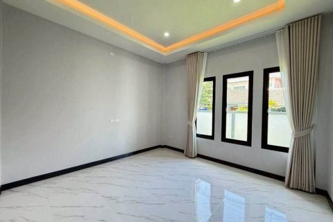 House in Pattaya, Thailand 3 bedrooms № 152635 - photo 2