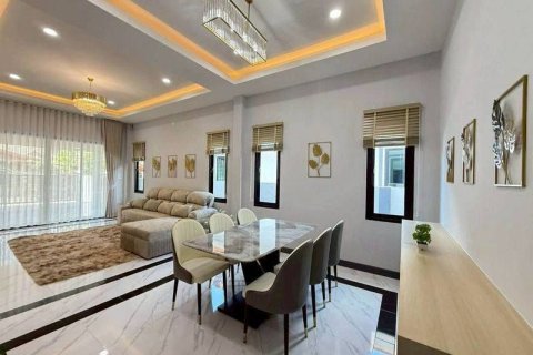 House in Pattaya, Thailand 3 bedrooms № 152635 - photo 10