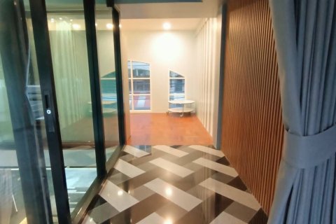 Таунхаус в Ваттхане, Бангкок, Таиланд с 4 спальнями  № 160868 - фото 25