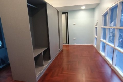 Таунхаус в Ваттхане, Бангкок, Таиланд с 4 спальнями  № 160868 - фото 27