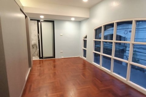 Таунхаус в Ваттхане, Бангкок, Таиланд с 4 спальнями  № 160868 - фото 24