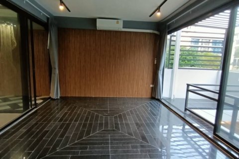 Таунхаус в Ваттхане, Бангкок, Таиланд с 4 спальнями  № 160868 - фото 22