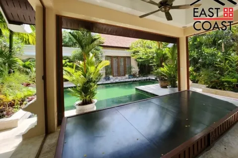 Casa de 4 dormitorios en Pattaya, Tailandia № 213792 - foto 4