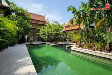 Casa de 4 dormitorios en Pattaya, Tailandia № 213792 - foto 2